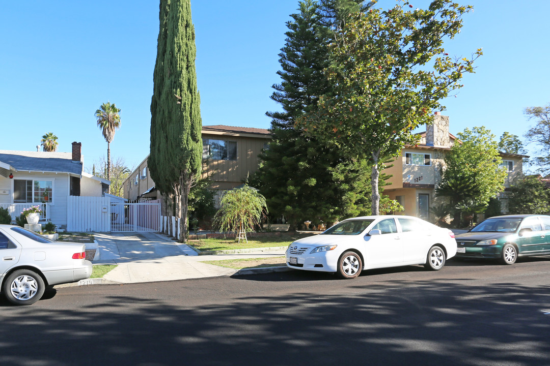 1227 Orange Grove Ave in Glendale, CA - Foto de edificio