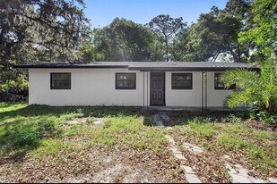 2225 E Welch Rd in Apopka, FL - Building Photo