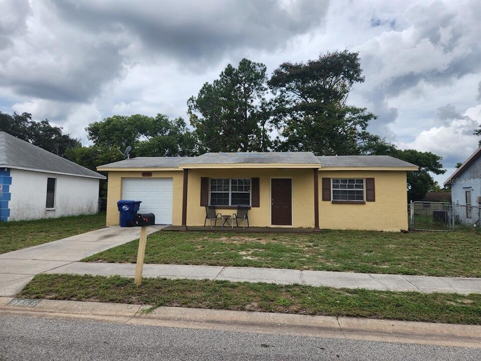 9755 Mapleton Ln in Port Richey, FL - Building Photo