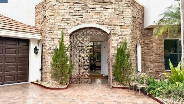 property at 10703 Versailles Blvd