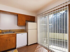 Sharrita Villa in Portland, OR - Building Photo - Building Photo