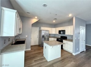 8589 Peaceful Dreams St in Las Vegas, NV - Building Photo - Building Photo