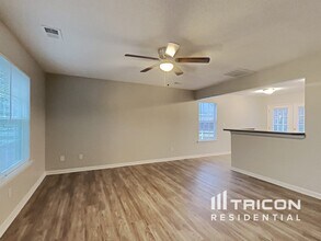 200 E Lake Trail in Columbia, SC - Building Photo - Building Photo