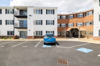 Heritage Heights in Methuen, MA - Foto de edificio - Building Photo