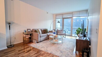 125 S Green St in Chicago, IL - Building Photo - Building Photo