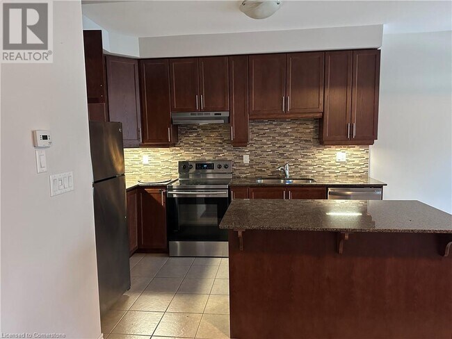 6 Farley Ln in Hamilton, ON - Building Photo - Building Photo