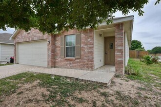 10903 Dewlap Trail in San Antonio, TX - Building Photo - Building Photo