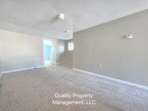 208 Grove St, Unit B in Bangor, ME - Building Photo - Building Photo