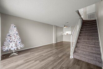 Woodlands West Townhomes in Lancaster, CA - Building Photo - Building Photo