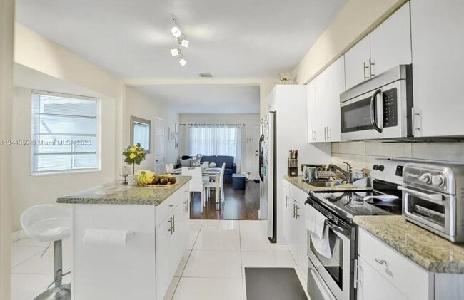 2552 Wiley St in Hollywood, FL - Building Photo - Building Photo