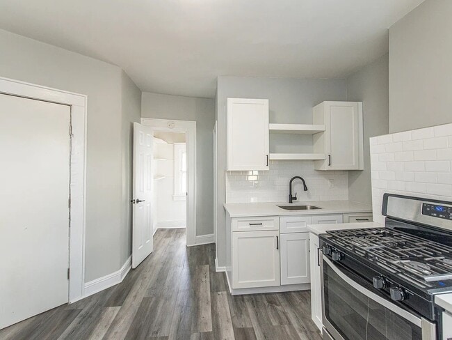 68 Mill St, Unit Apt 4 in Belleville, NJ - Building Photo - Building Photo