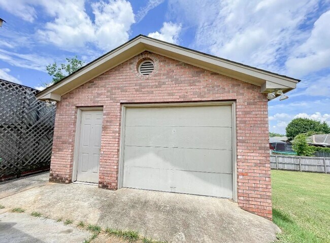 7037 Runnymede Dr in Montgomery, AL - Building Photo - Building Photo