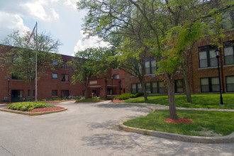 La Follette Park in Milwaukee, WI - Building Photo - Building Photo