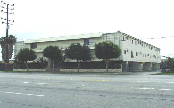 3920 W Imperial Hwy in Inglewood, CA - Building Photo