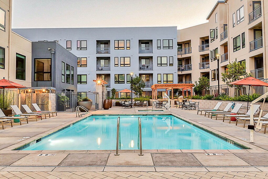 Silver in San Jose, CA - Foto de edificio