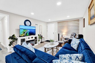 6 Roanoke Ln, Unit 62 in Rochester Hills, MI - Foto de edificio - Building Photo