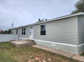 308 E Spruce St in Portales, NM - Building Photo