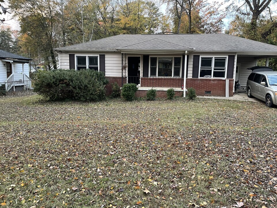 930 Dale Dr SW in Mableton, GA - Building Photo