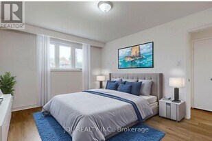 37 Warfield Dr in Toronto, ON - Building Photo