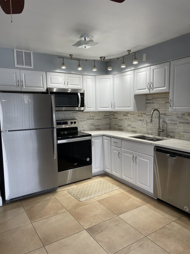 1412 Carol Ct in Palatine, IL - Building Photo - Building Photo