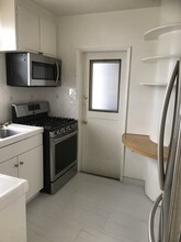 144 S Roxbury Dr, Unit 0711 in Beverly Hills, CA - Building Photo - Building Photo