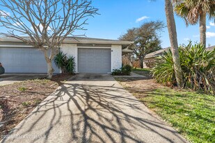 255 Ocean View Ln in Indialantic, FL - Building Photo