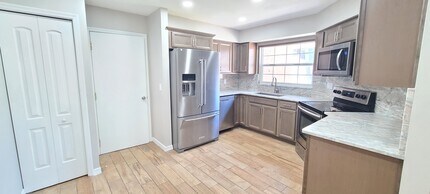 816 Brimfield Ct in Port Orange, FL - Building Photo - Building Photo