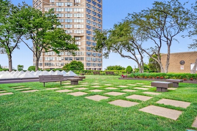 7002 JFK Blvd E in West New York, NJ - Building Photo - Building Photo