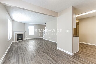 16720 Yeoman Way in Westfield, IN - Foto de edificio - Building Photo