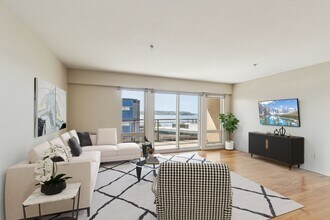 500 5th Avenue West, Unit 604 in Seattle, WA - Building Photo - Building Photo