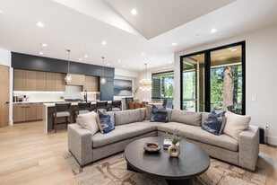 10077 Jake's Wy in Truckee, CA - Building Photo