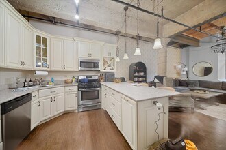 420 W Ontario St, Unit 309 in Chicago, IL - Building Photo - Building Photo