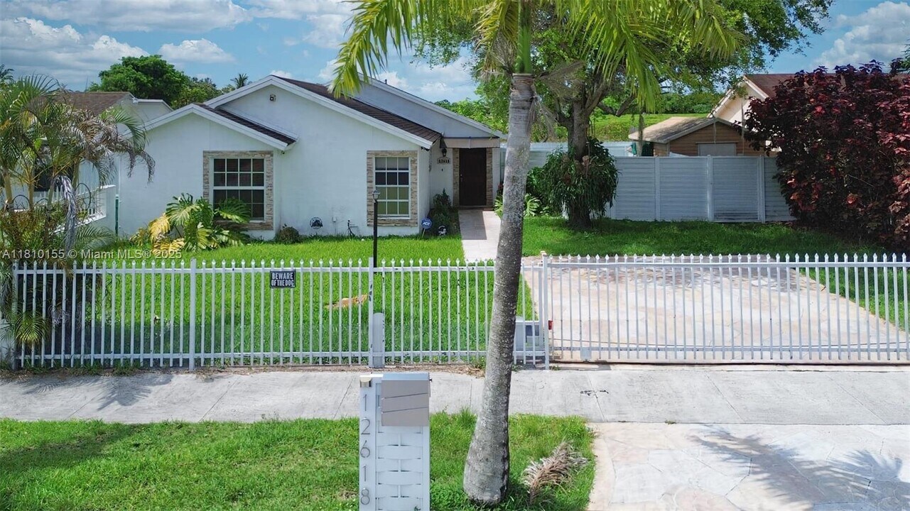 12618 SW 211th Terrace in Miami, FL - Building Photo