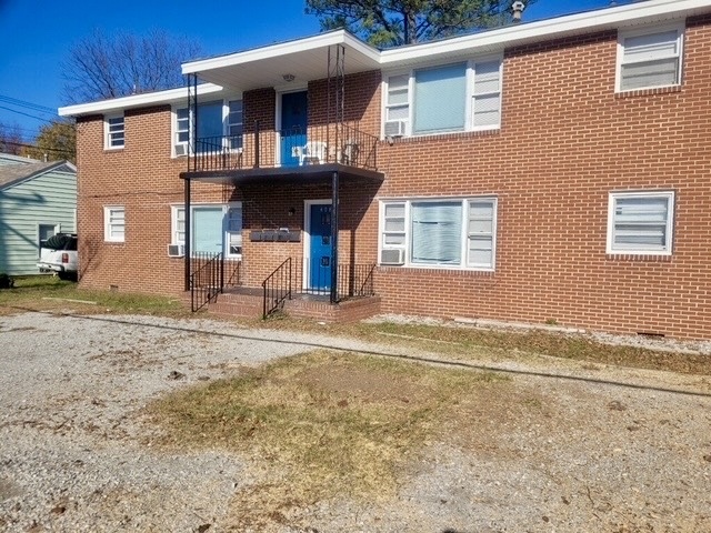 408 Hanbury Ave, Unit D in Portsmouth, VA - Building Photo