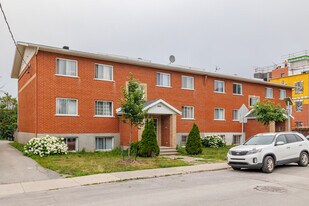 565 81E Av in Laval, QC - Building Photo