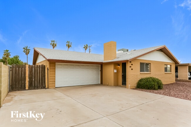 3746 W Puget Ave in Phoenix, AZ - Foto de edificio - Building Photo