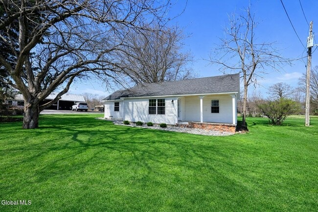 675 Mac Elroy Rd in Ballston Lake, NY - Building Photo - Building Photo