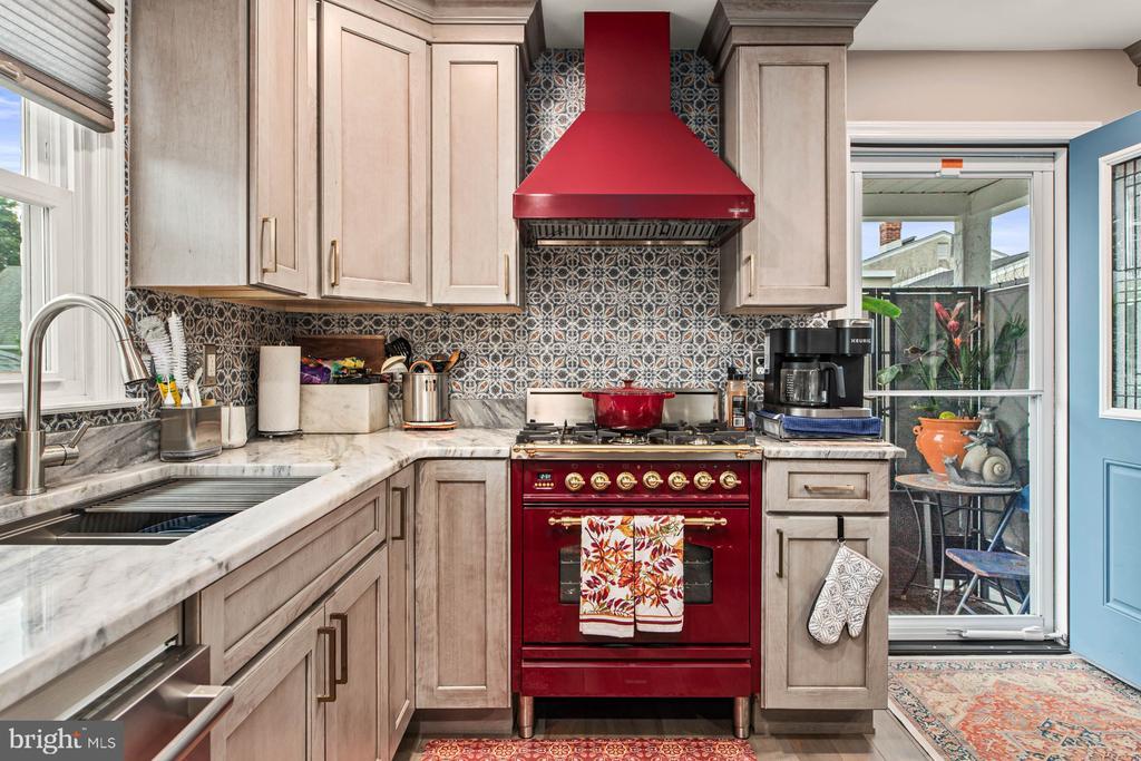 1910 Parker Ave in Holmes, PA - Building Photo