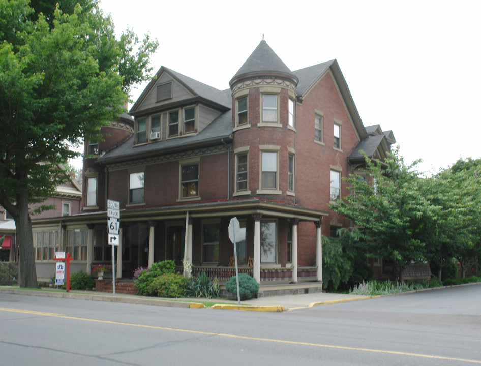 118-120 S Front St in Sunbury, PA - Foto de edificio