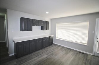 111 S 1st St in Midlothian, TX - Foto de edificio - Building Photo