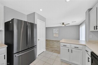 340 Silverado Pines Ave in Las Vegas, NV - Building Photo - Building Photo