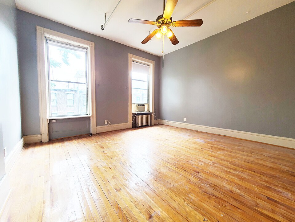 342 W 122nd St, Unit 2 in New York, NY - Building Photo