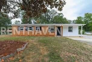 301 Oregon Trail in Warner Robins, GA - Building Photo