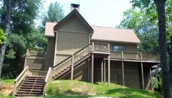 560 Chalet Village Dr in Dillard, GA - Building Photo