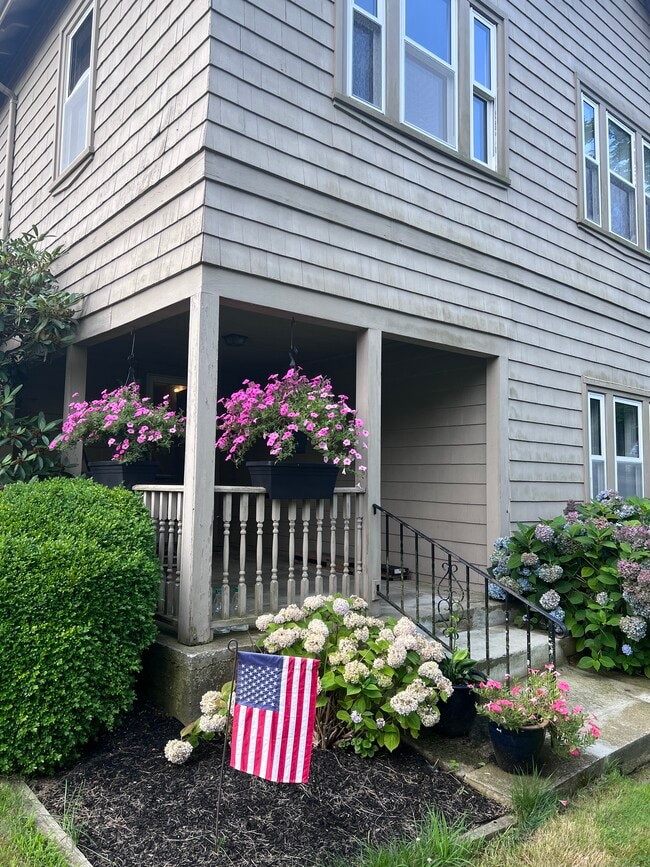 619 Child St, Unit 2 in Warren, RI - Building Photo - Building Photo