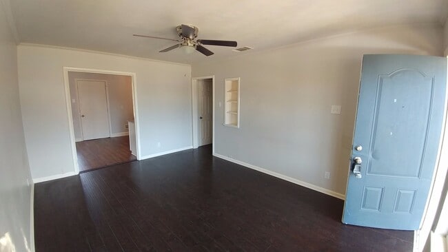 2523 Gross Rd in Dallas, TX - Building Photo - Building Photo