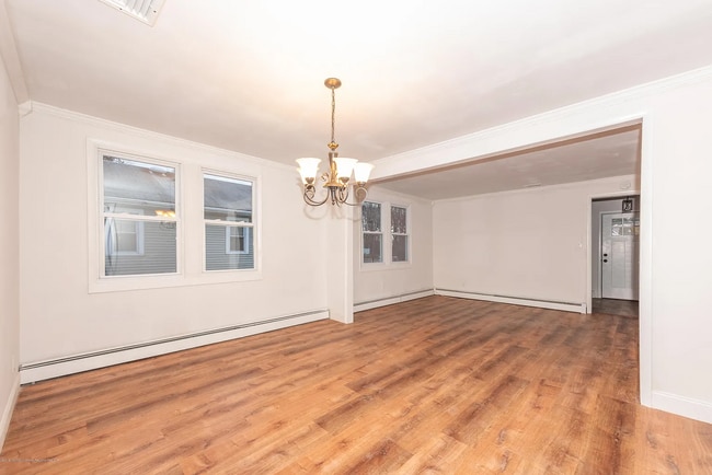 32 Franklin Avenue in Leonardo, NJ - Building Photo - Building Photo