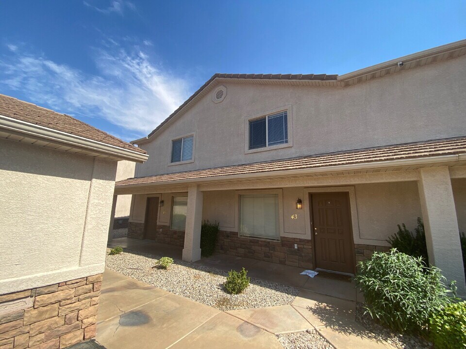 316 S 2450 E in Saint George, UT - Building Photo