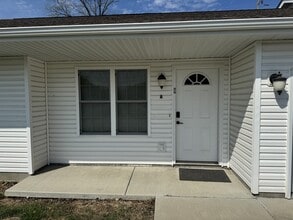 180 Wild Rose Ln in Marion, IL - Building Photo - Building Photo