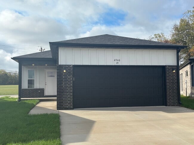 property at 4940 W Minota St